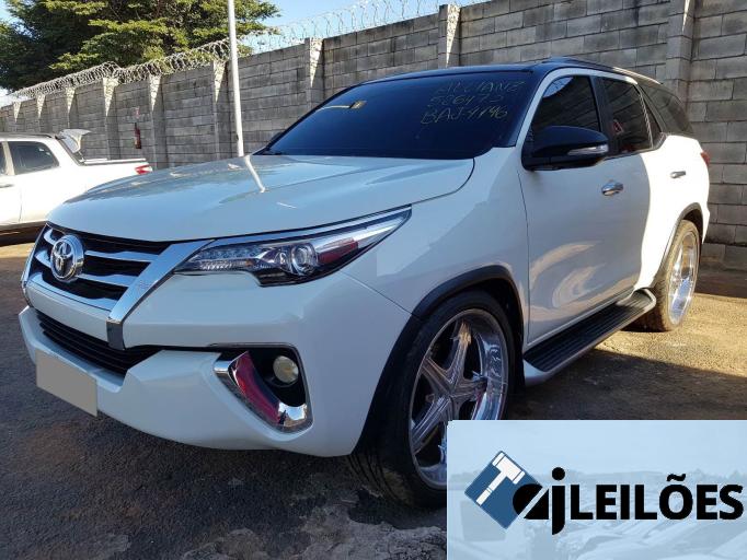 TOYOTA HILUX SW4 16/16