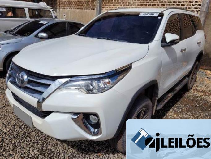 TOYOTA HILUX SW4 19/19