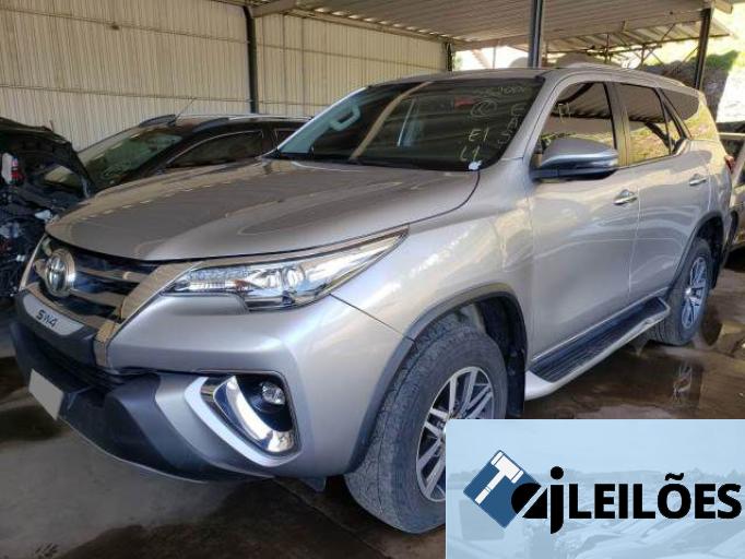 TOYOTA HILUX SW4 17/18