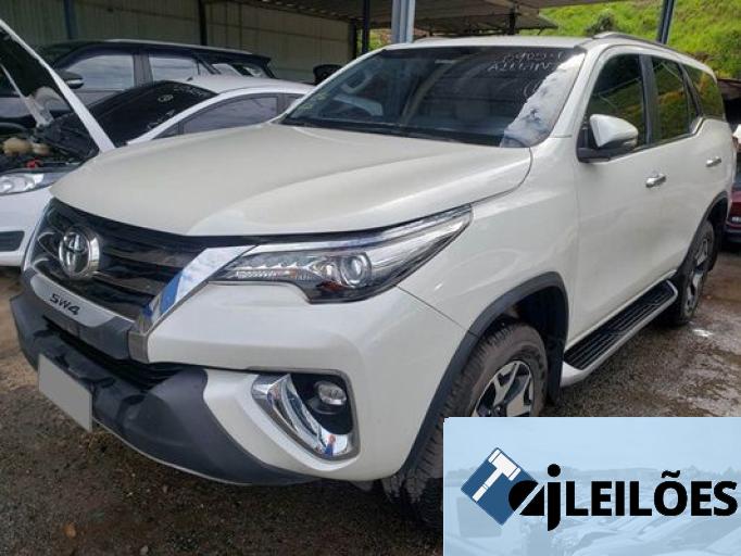 TOYOTA HILUX SW4 19/19